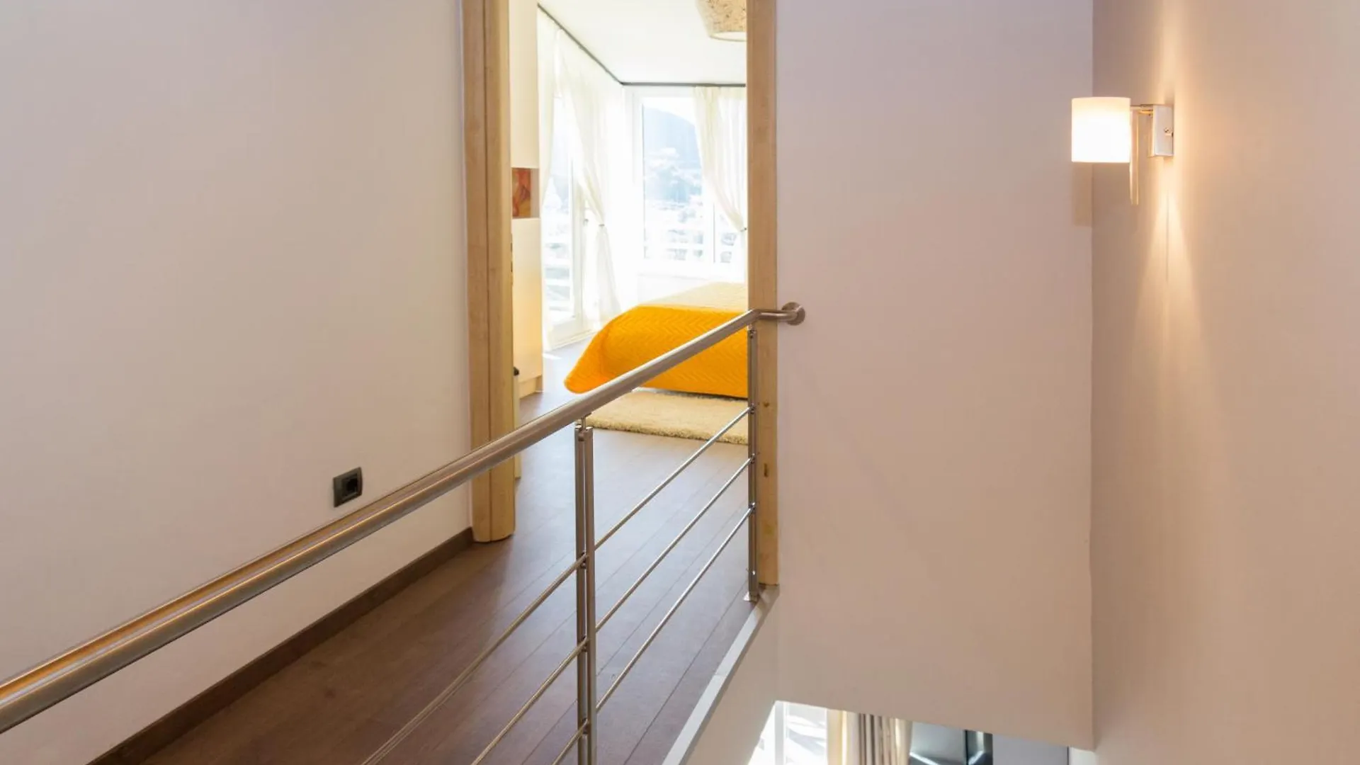 Exclusive Apartment Tirana 0*,